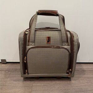 London Fog Brown Travel Bag with Timeless Design